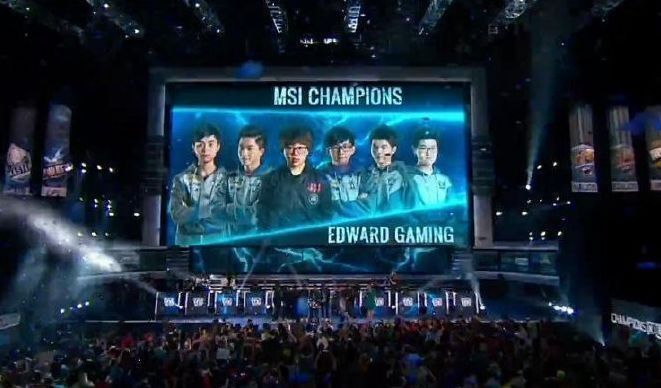 Doinb更新解说杯照片：工作照