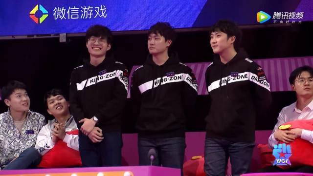这么慢的队伍？ Xiaohao 和 Jyra 带领队伍抓住了 Baron，但被 EDward Gaming 和 LNG Esports 横扫，连续输掉三场比赛被淘汰