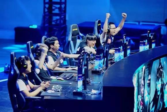 Astralis 将 Staehr 的合同延长至 2027 年